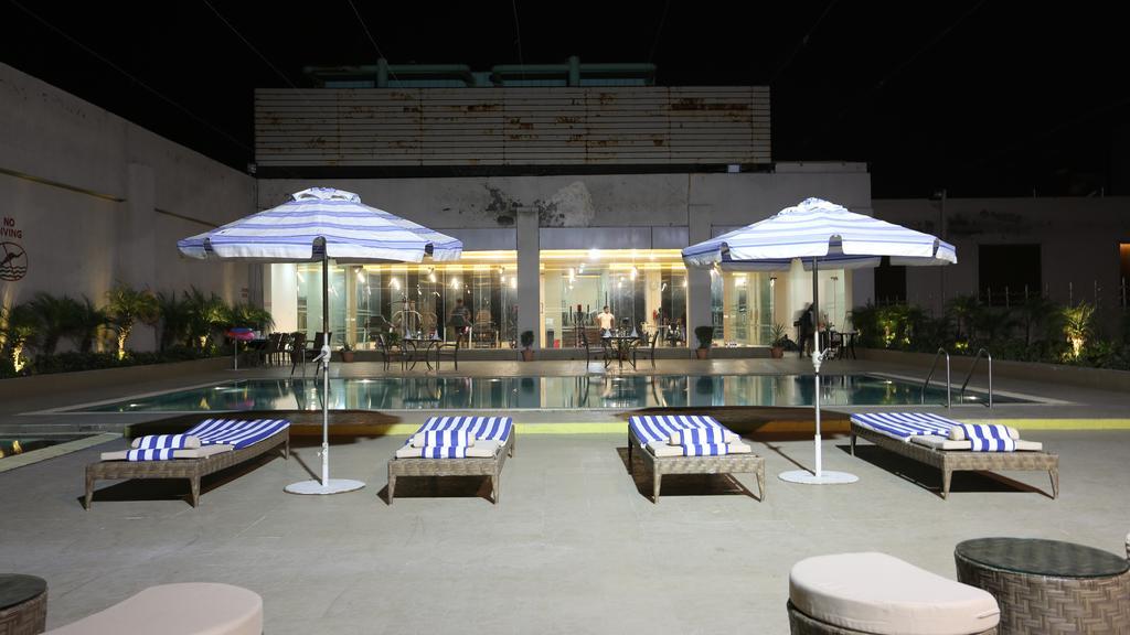 Country Inn & Suites By Radisson, Мератх Экстерьер фото