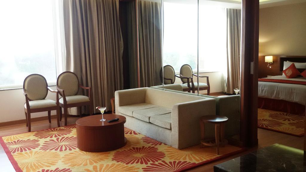 Country Inn & Suites By Radisson, Мератх Экстерьер фото